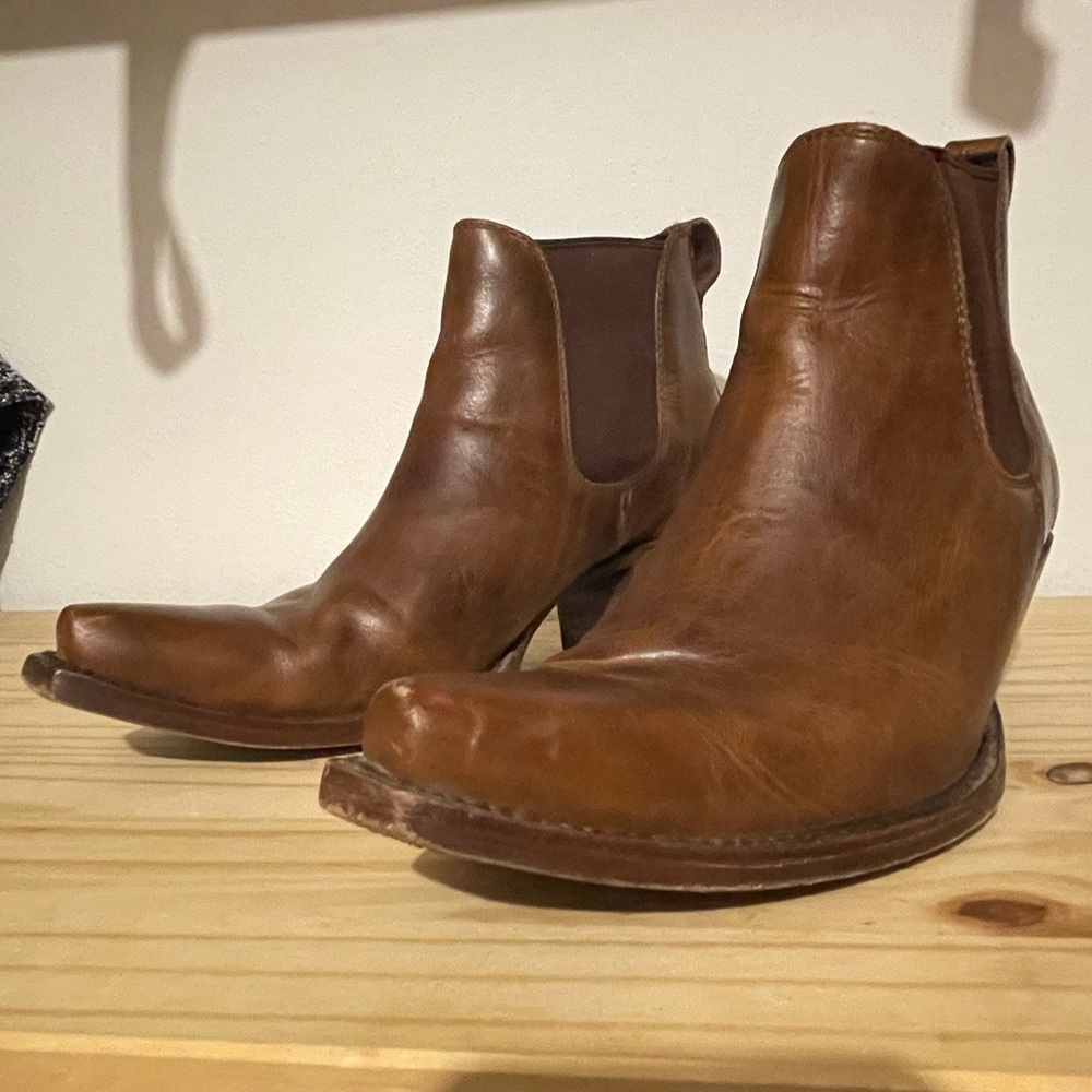 Allen brown western boots.